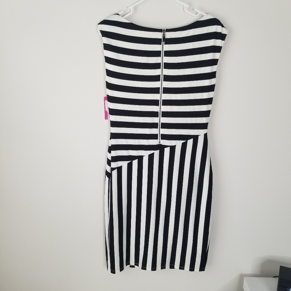 NWT Vince Camuto Black/White Stripe Shift Dress Size 10 Asymmetrical Sleeveless - Picture 8 of 15